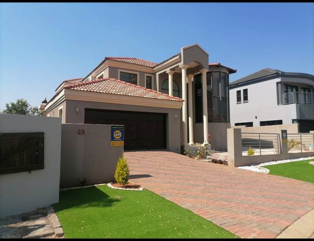 5 BEDROOM HOUSE FOR SALE IN THORNHILL
